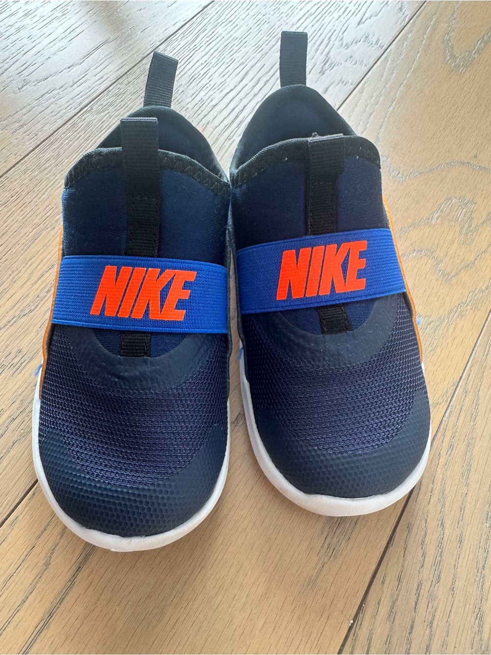 Nike Toddler Flex Runner 4 Sneakers with Orange Logo